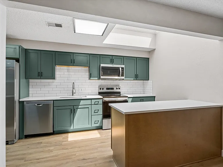 2815 S Locust St — Photo 3