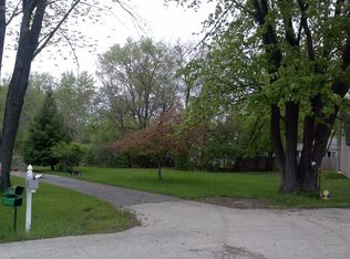 33083 N Tomahawk Pl, Grayslake, IL 60030