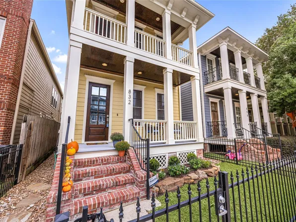 832 Nicholson St, Houston, TX 77007