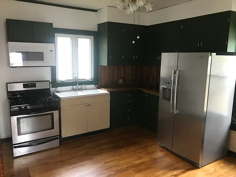 834 Franklin St — Photo 4