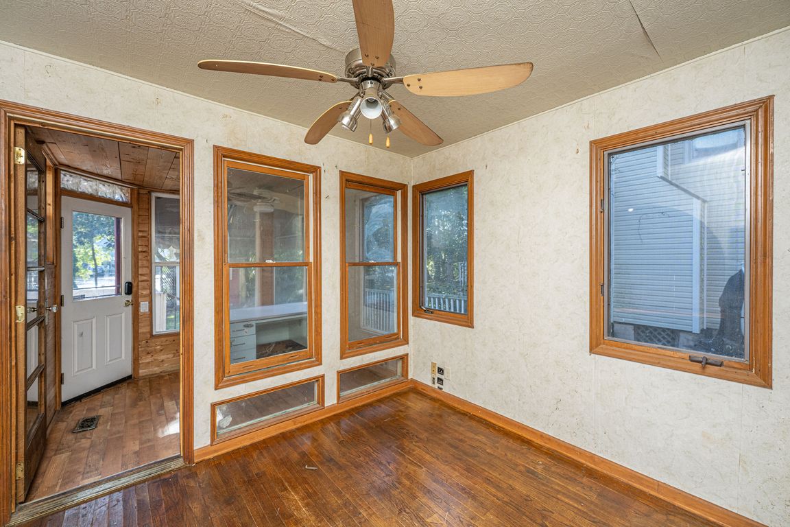 next background image