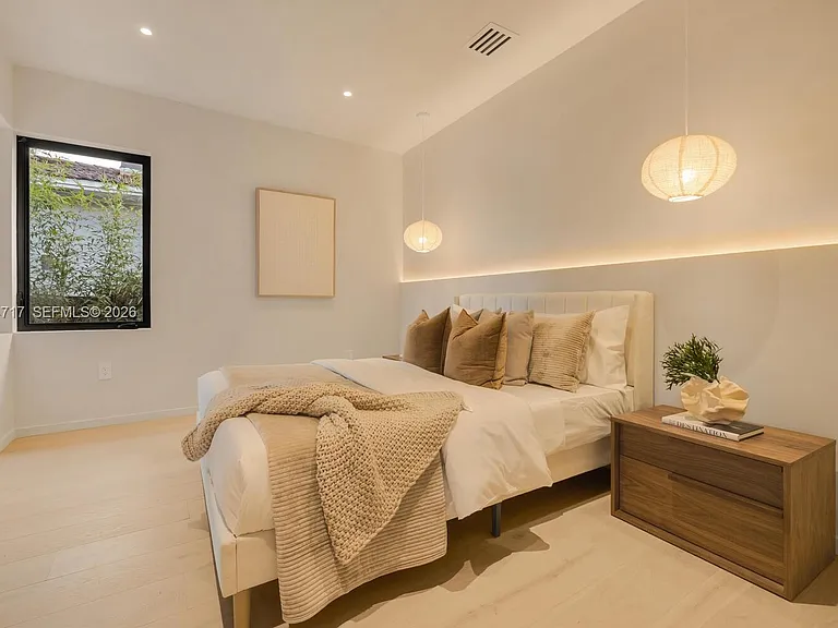 Royal Palm Ave — Photo 15