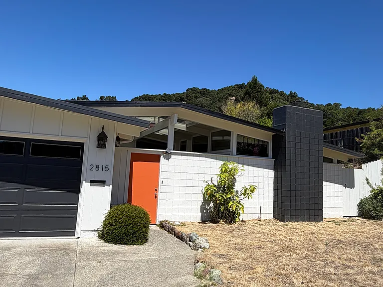 2815 Las Gallinas Ave — Photo 1