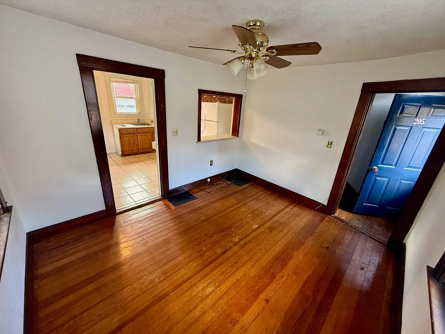 2 bed, 800 sqft, $2,050 — Photo 3