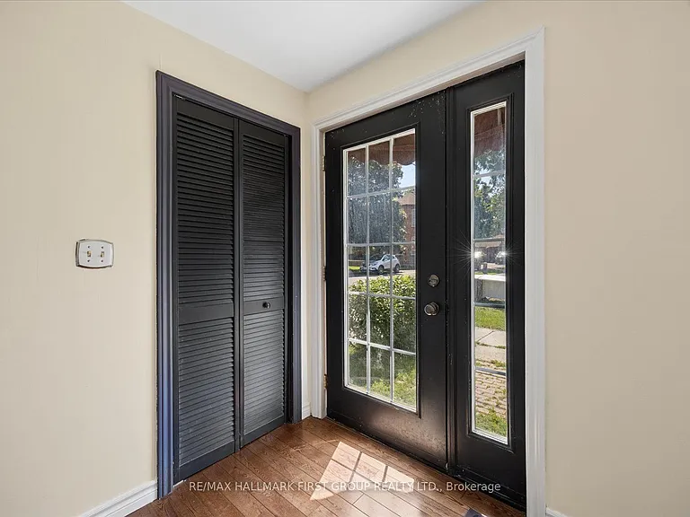 211 Casimir St — Photo 3