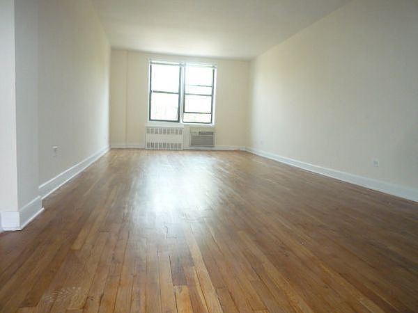 2nd image of 2775 E 12th St APT 303