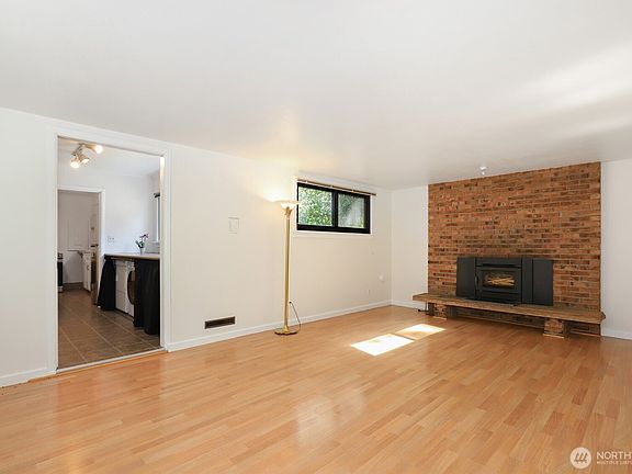 5th image of 13619 Des Moines Memorial Drive S