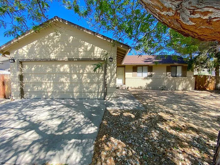 3 bed, 2.0 bath, 1138 sqft, $2,395 — Photo 3