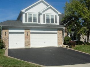 4 Bloomsbury Ct, Algonquin, IL 60102