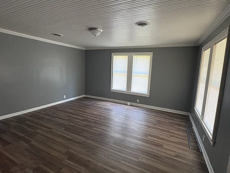 1332 N 9th Hwy — Photo 9