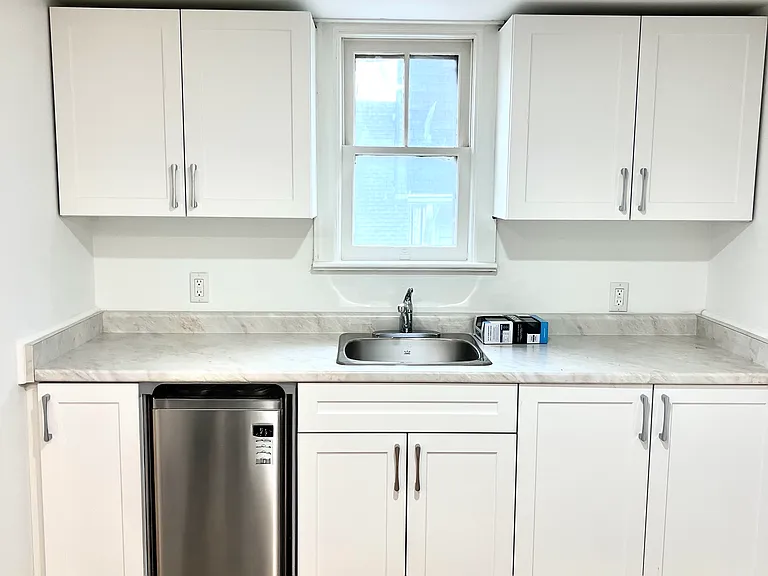 5 Renwick Ave #3 — Photo 3