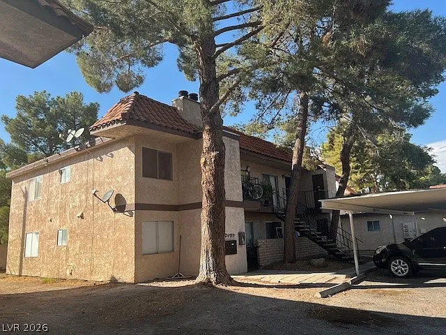 2 bed, 2.0 bath, 3744 sqft, $1,100 — Photo 2