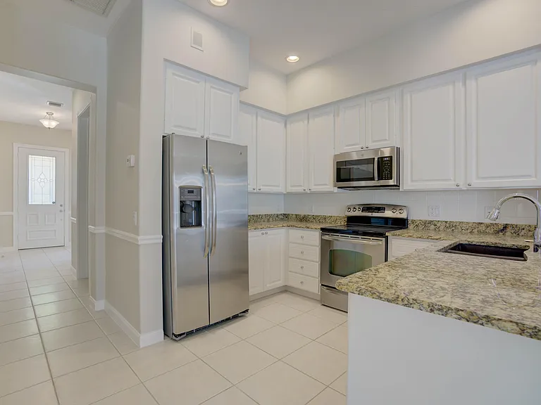256 San Remo Dr — Photo 2