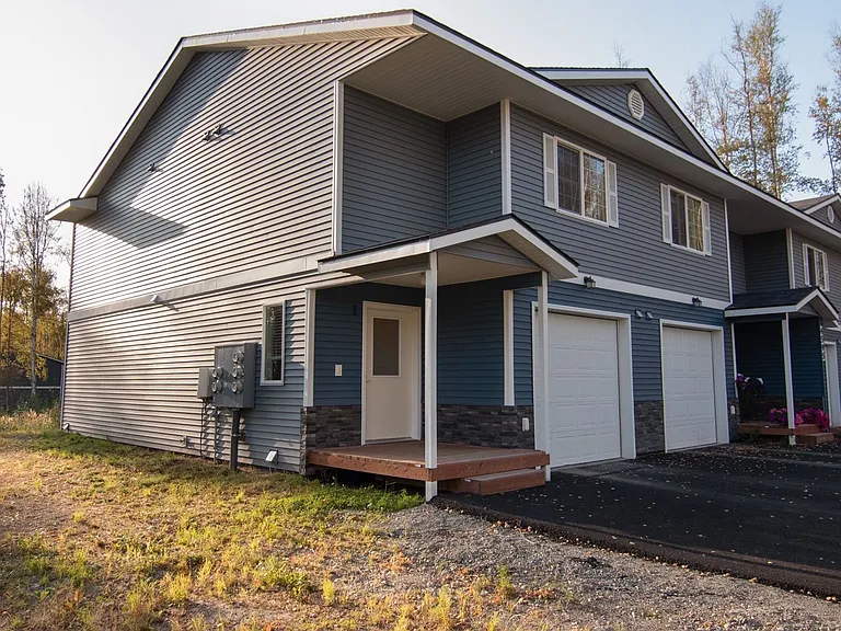 4595 W Overby St — Photo 1