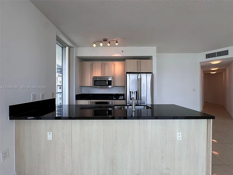 1111 SW 1st Ave #1525 — Photo 10