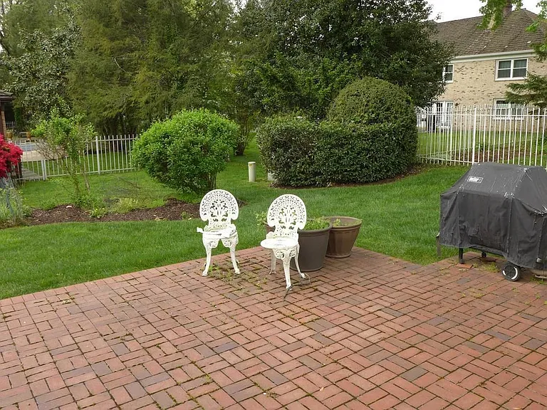 6301 Evermay Dr — Photo 29