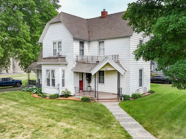 102 E Walnut St, Chalmers, IN 47929