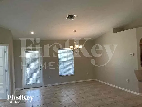 3 bed, 2.0 bath, 1666 sqft, $1,725 — Photo 2