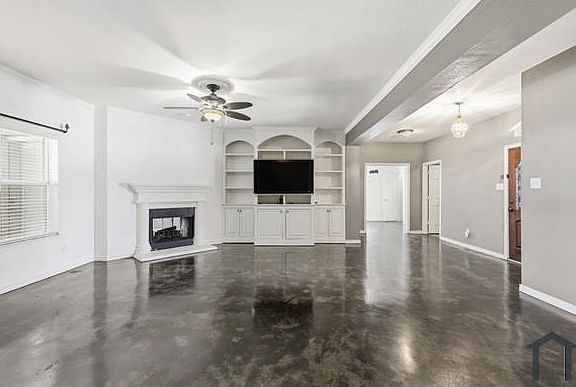 2nd image of 1018 Karen St