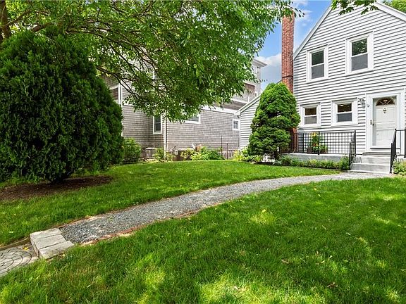 4th image of 12 Leslie Ave