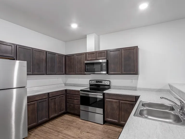 Perrine Court Apartments — Photo 39
