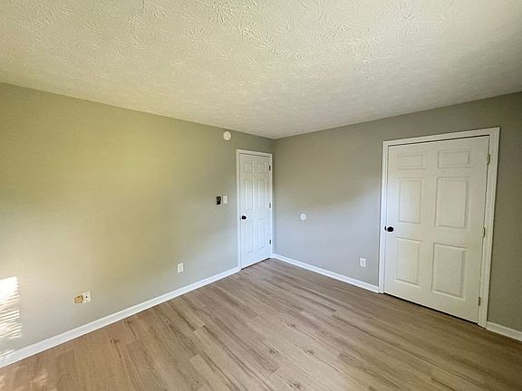 4th image of 105 Astor Pl