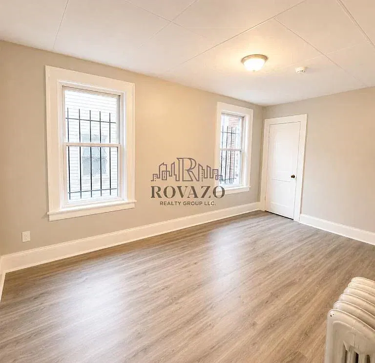 4 bed, 1.0 bath, 900 sqft, $2,550 — Photo 4