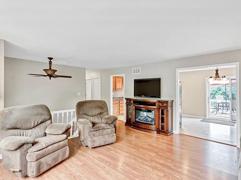 511 N Braintree Dr — Photo 6