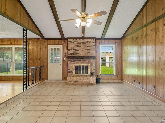 5th image of 2540 Spruce Dr