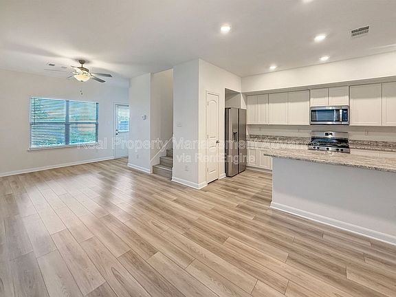3rd image of 303 Stone Ct