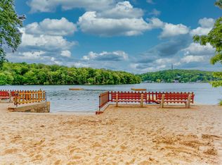 32 Rockledge Pl, Mahopac, NY 10541