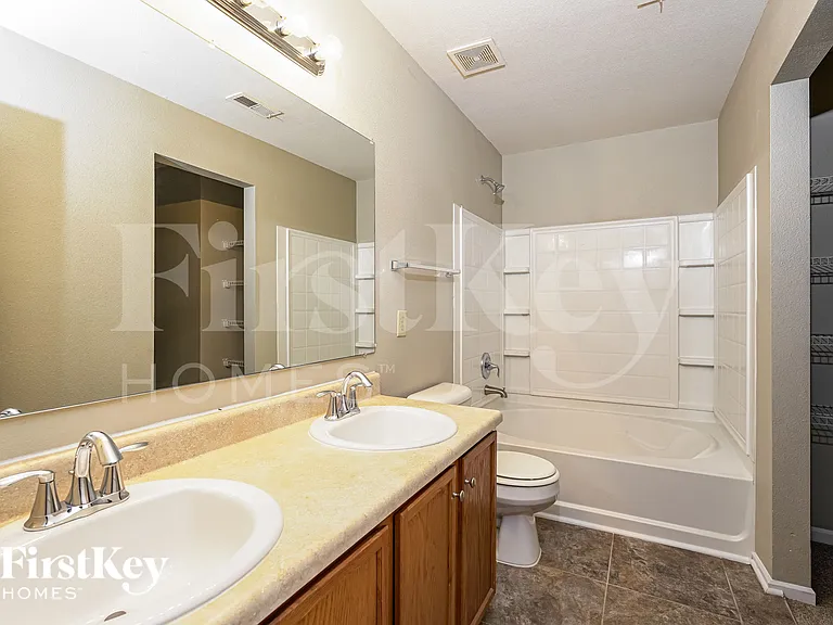 340 Kendall Dr — Photo 13