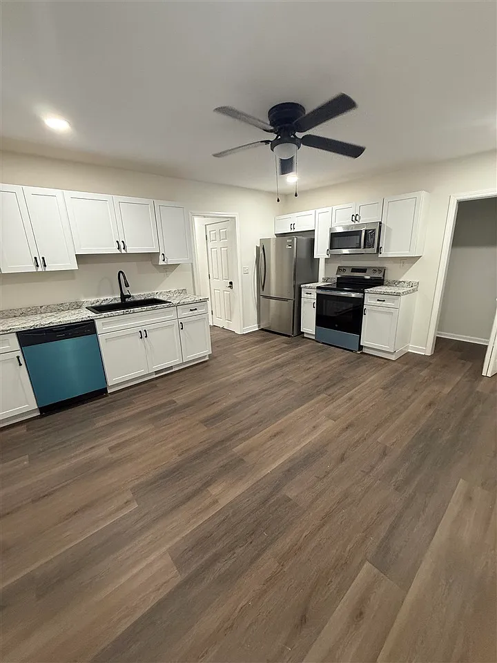 3 bed, 1238 sqft, $1,600 — Photo 2