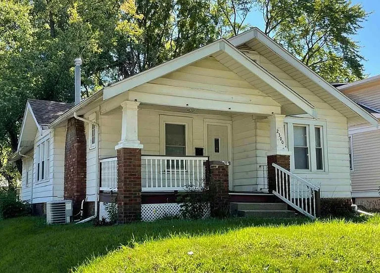 2300 Yale Blvd — Photo 1