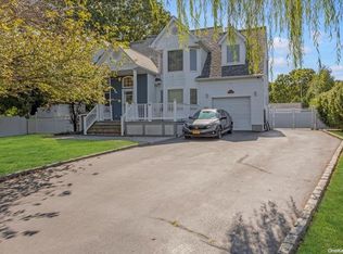 4 Edwin St, Centereach, NY 11720