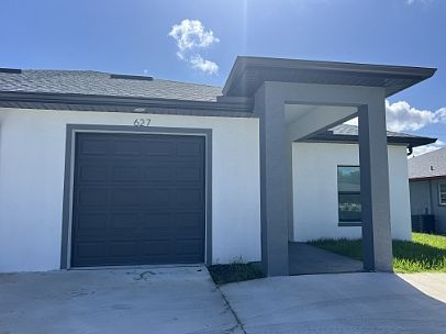1st image of 627 SE 13th Pl #627