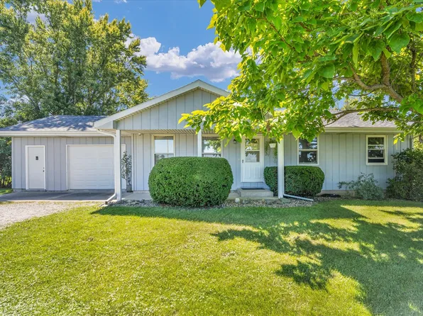 812 W 3rd St, Gilman, IL 60938