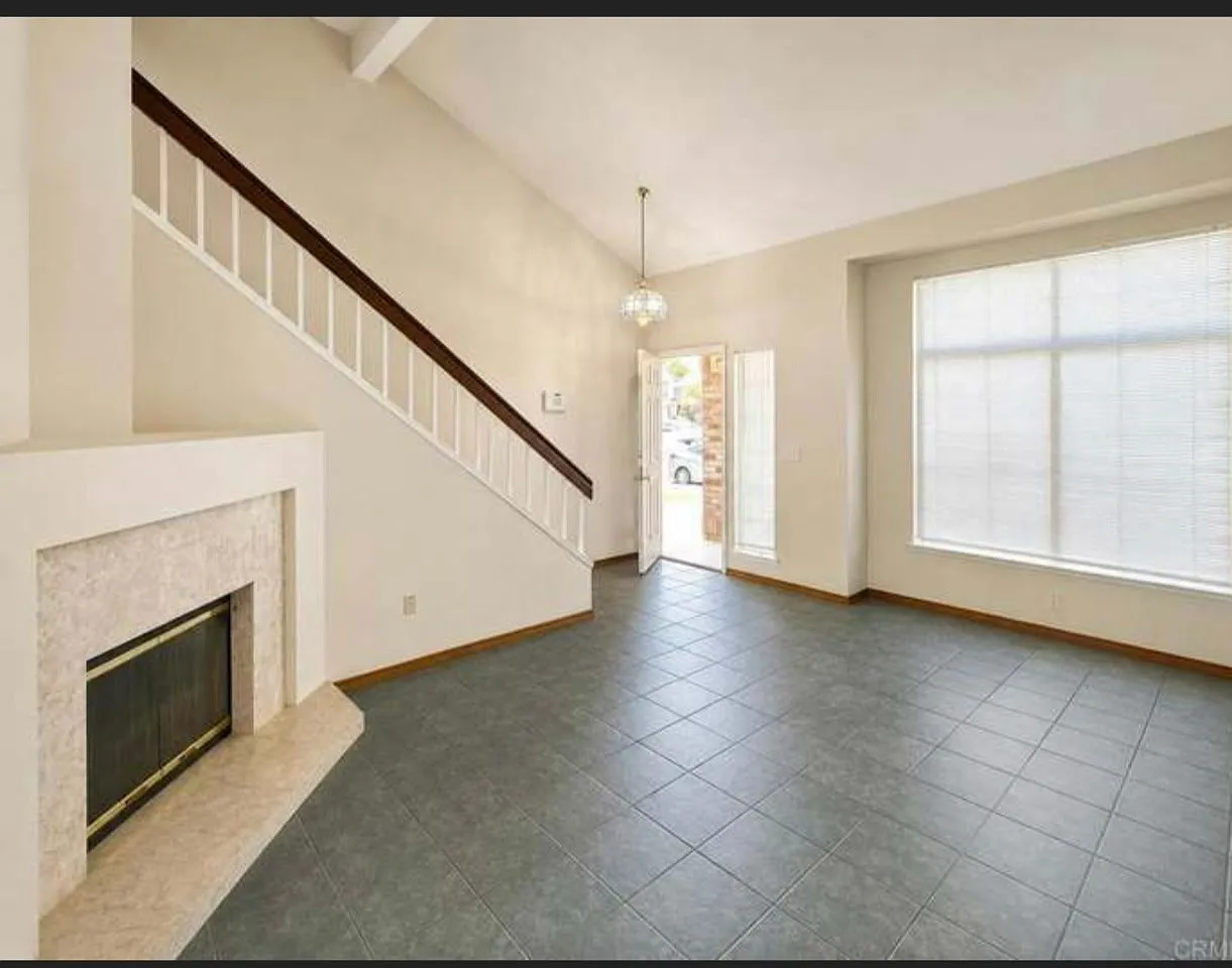 3 bed, 2.5 bath, 1570 sqft, $3,300 — Photo 2