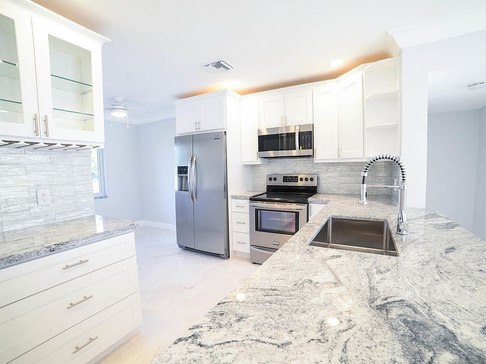 1st image of 14823 Cumberland Dr APT 203
