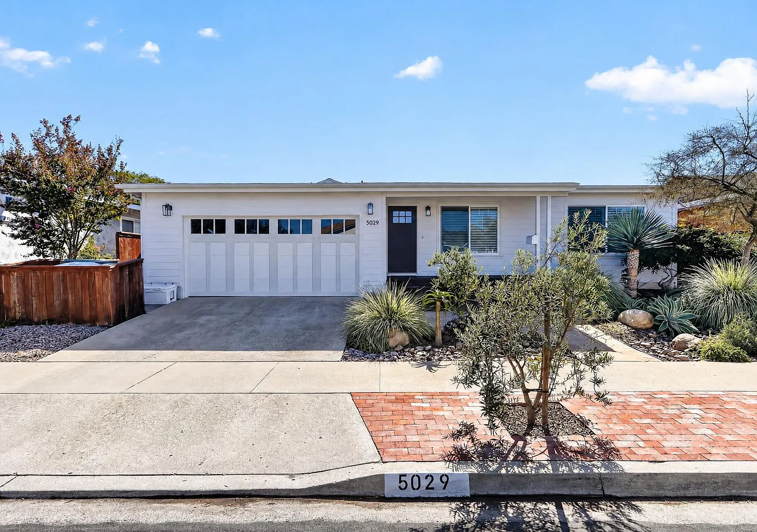 Stunning 4 bed 3 bath - Clairemont — Photo 1