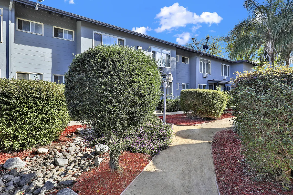 Building Photo - Sylvan Gardens