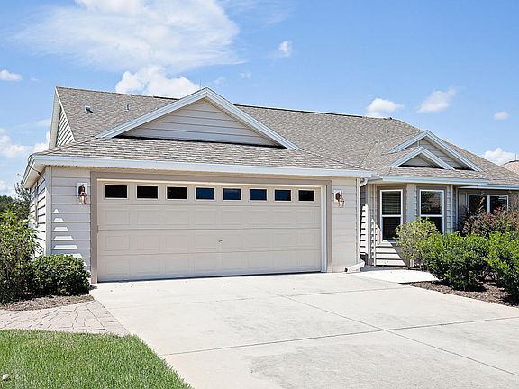 2nd image of 2596 Montclair Ln