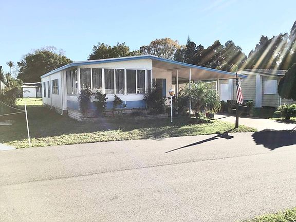 3rd image of 2103 Greenside Dr