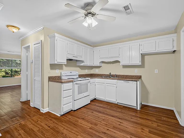 6239 Lucille Dr — Photo 9