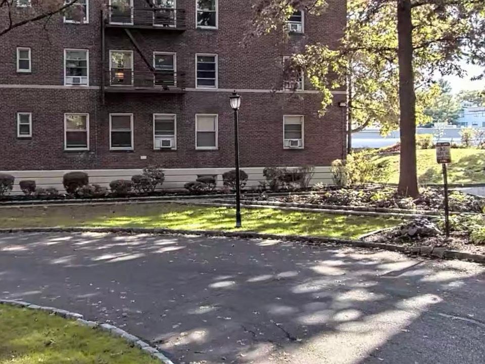 1st image of 813 Larchmont Acre APT B