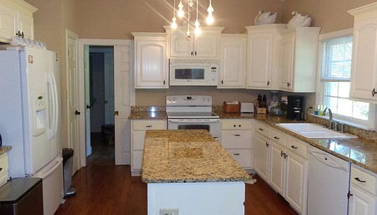 2nd image of 3024 Coventry Dr