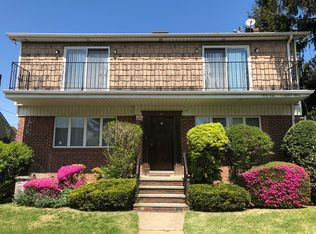 45 Fairfield Ln, New Hyde Park, NY 11040