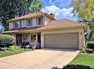 1880 Sapphire Ln, Aurora, IL