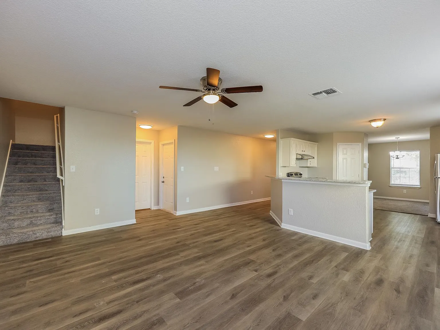 3 bed, 1901 sqft, $1,535 — Photo 4