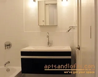 Rented by aptsandlofts.com